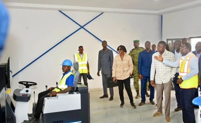 Togo : Faure Gnassingbé en visite sur le chantier du Centre régional de mécanisation agricole de Tchitchao