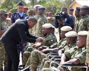 Opération Koundjoaré : Décorations et hommage solennel aux forces armées