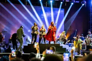 Sonnie Badu illumine une soirée d’adoration au stade de kégué