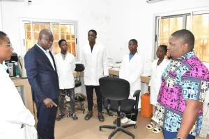 Togo : Le ministre Jean-Marie TESSI impose l’humain et l’hygiène au cœur des soins